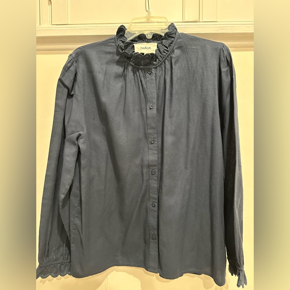 ba&sh blouse in navy (marine).  It’s a great top to pair with jeans or skirt.